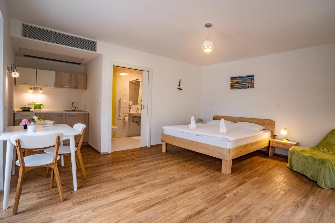 Accommodation Baron Ljubljana Bagian luar foto
