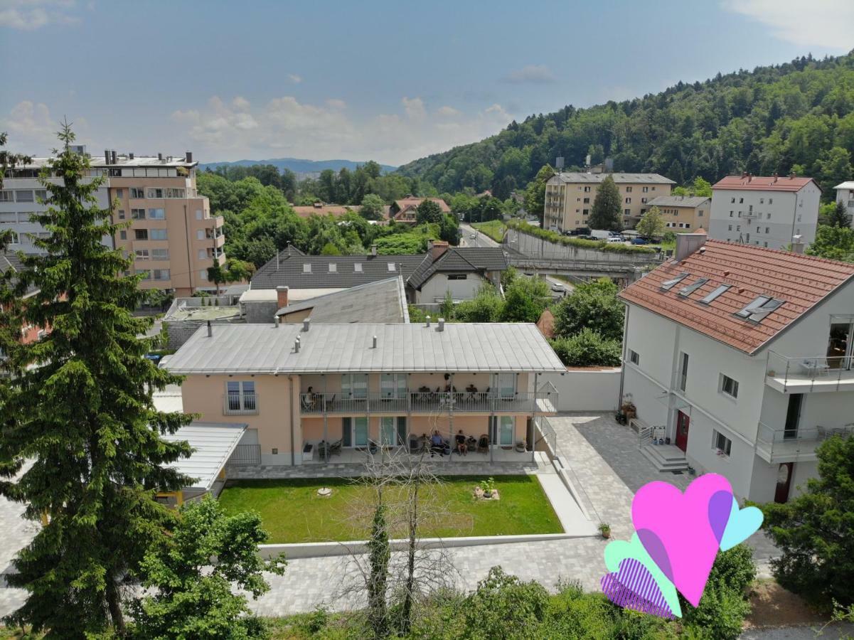 Accommodation Baron Ljubljana Bagian luar foto