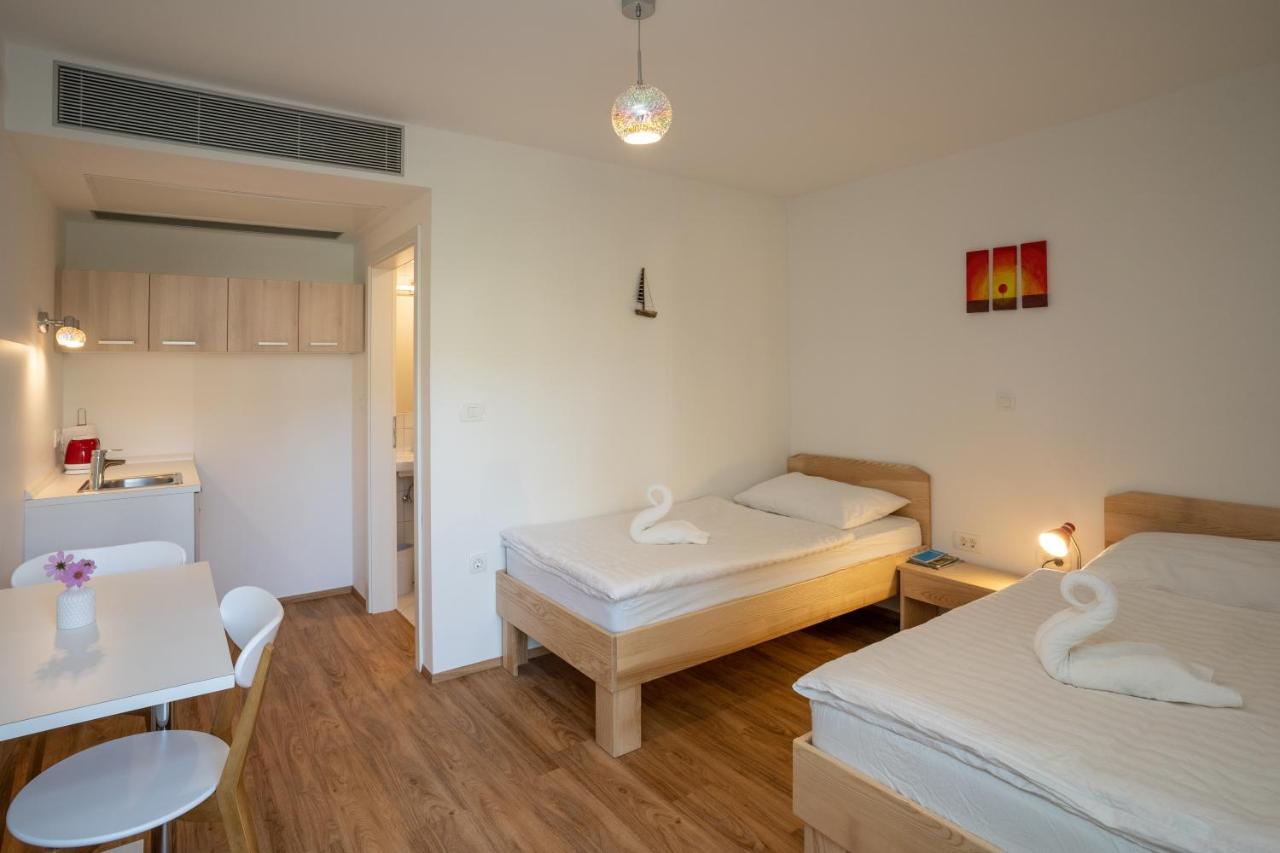 Accommodation Baron Ljubljana Bagian luar foto